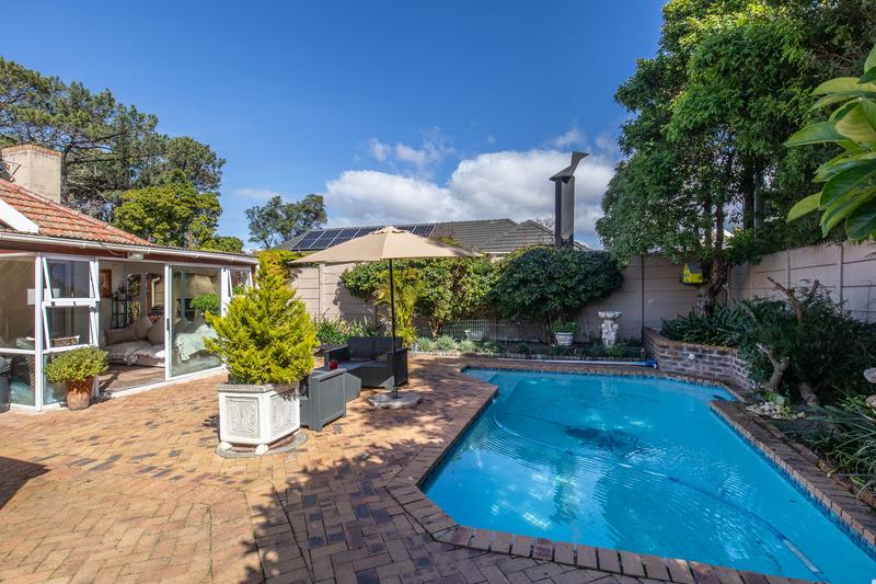 5 Bedroom Property for Sale in Meadowridge Western Cape